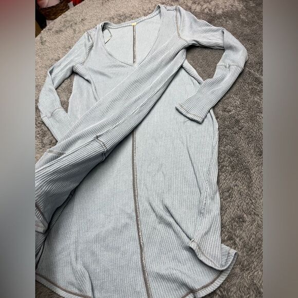 Free People Like New Ribbed Tunic Slit Sides Knit Soft Long sleeve Size Small - Picture 3 of 4